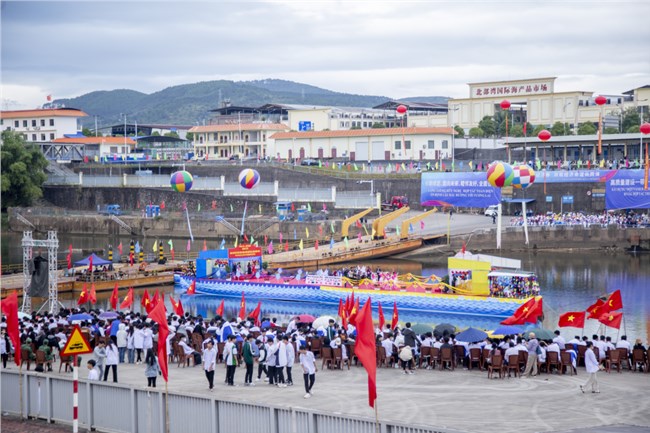 Đẩy mạnh đối ngoại nhân dân, xây dựng khu vực biên giới hòa bình, ổn định, hợp tác và phát triển (27/10/2024) 